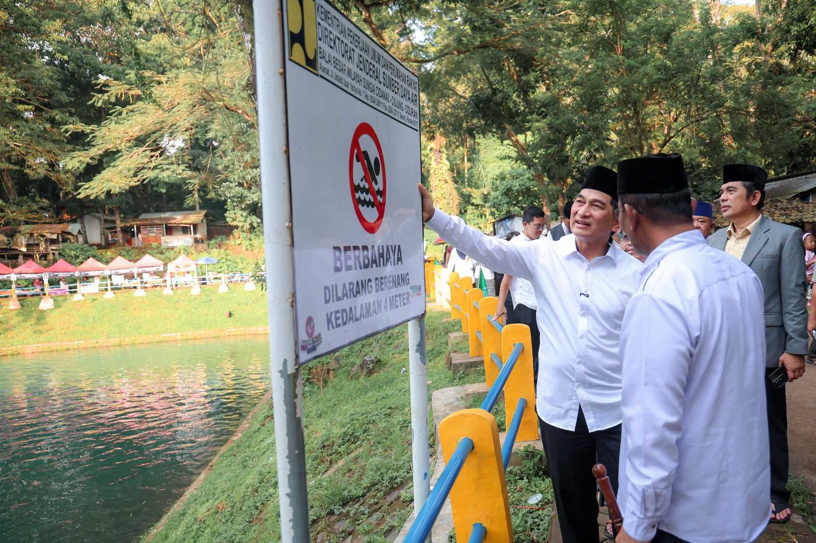 4ed525121810247c4ed525121810247ca706c403-ac39-4de9-abad-9df0da8a19c9