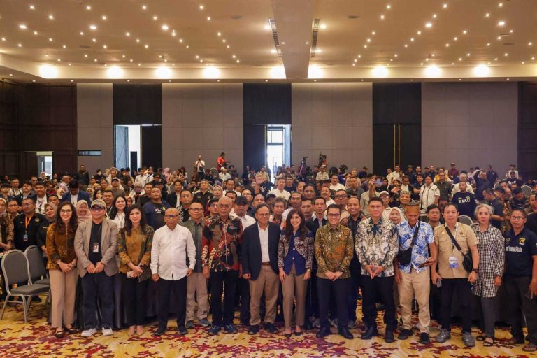 8ffb1f7acf45e0d28ffb1f7acf45e0d233476d00-413b-4cee-9879-d042d81c3b41