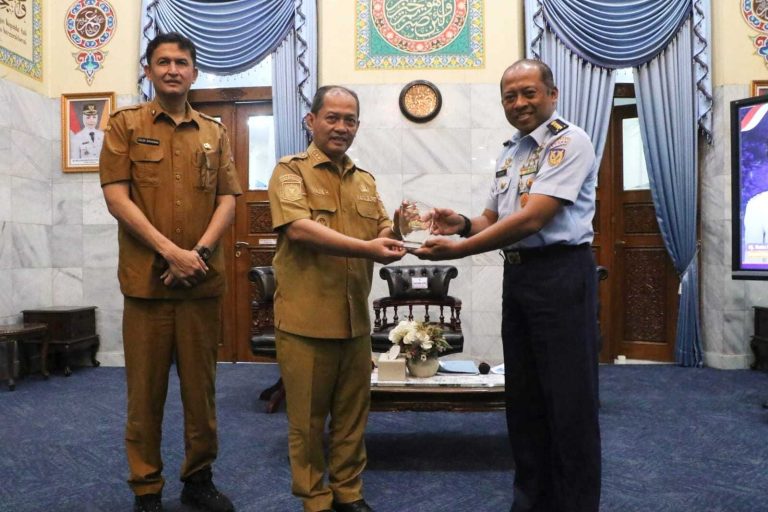 bee3178143d2ce03bee3178143d2ce0392ff31b1-79fa-4002-97d2-16e1150e9365