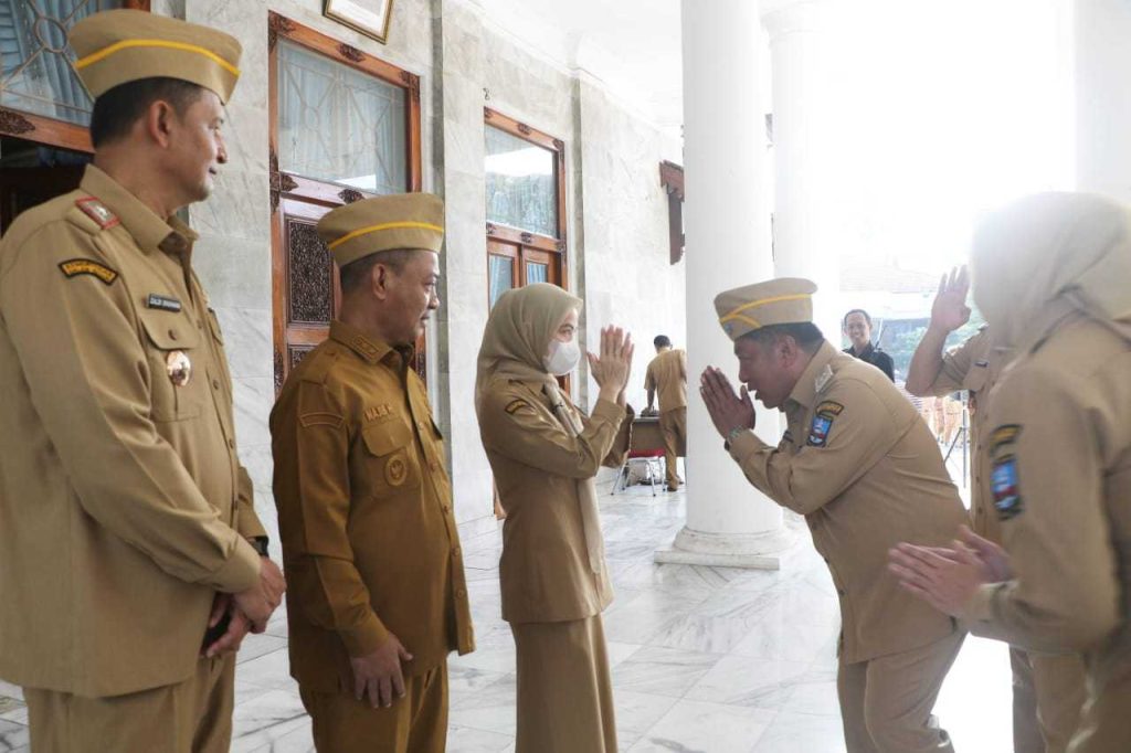 f5d7606c203f9e64f5d7606c203f9e64071251c7-76cb-4506-a3cb-9dd451f4eb86